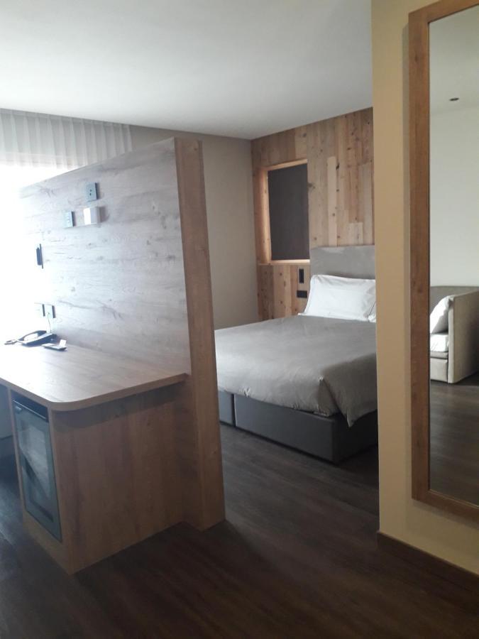 Garni Al Silvestri Vei Hotell Livigno Eksteriør bilde